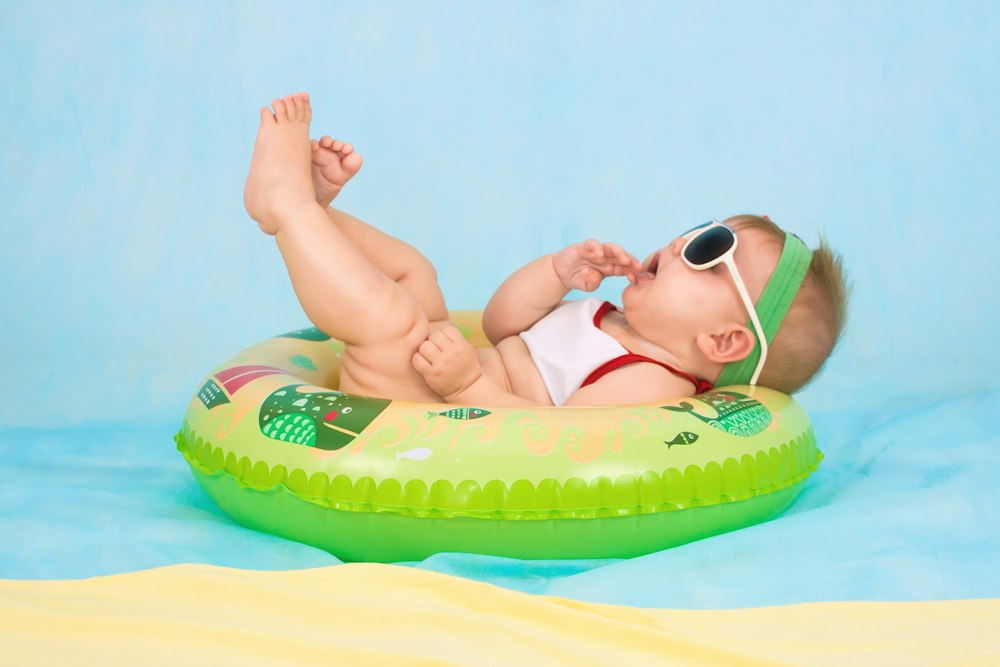 🧸 Coin imitation & tendresse : donner le biberon au doudou 